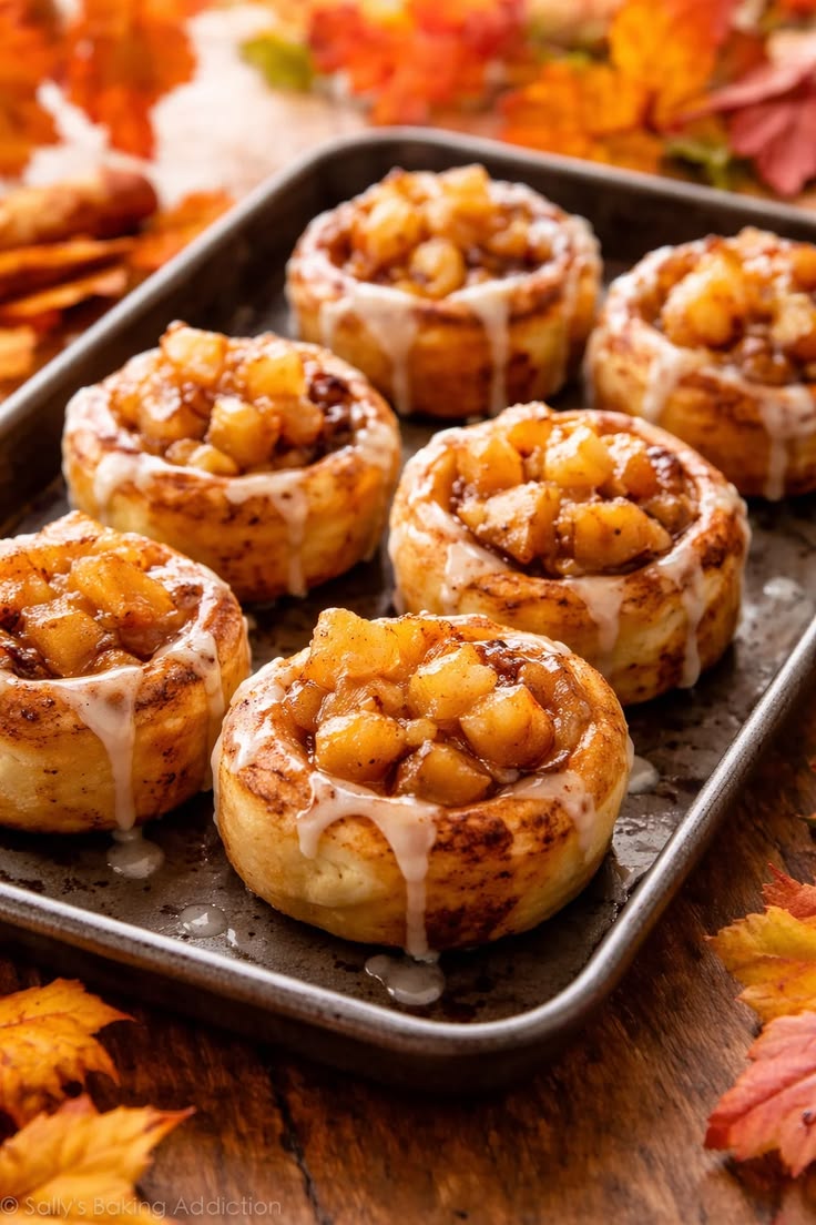 Cinnamon Roll Apple Pie
