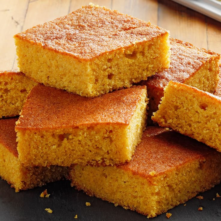 Golden Buttermilk Cornbread